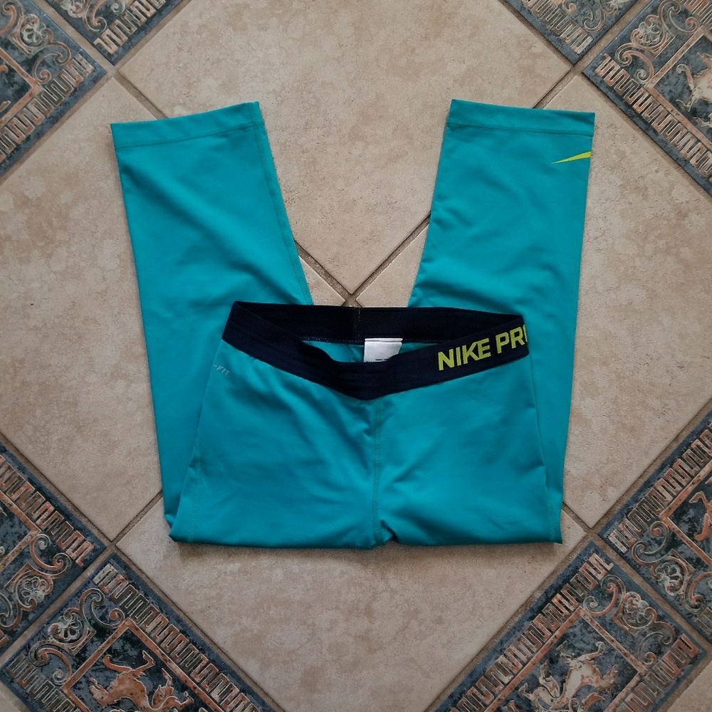 🚫Sold on Mecari🚫Cropped Gym Pants